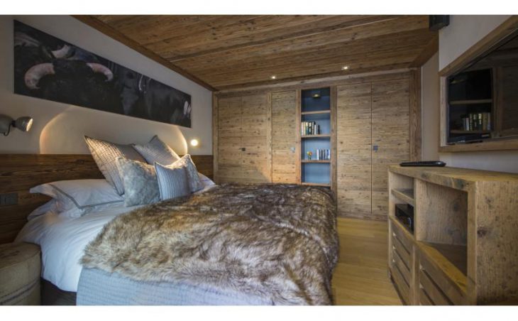 No.5 Apartment 4, Verbier, Double Bedroom 3
